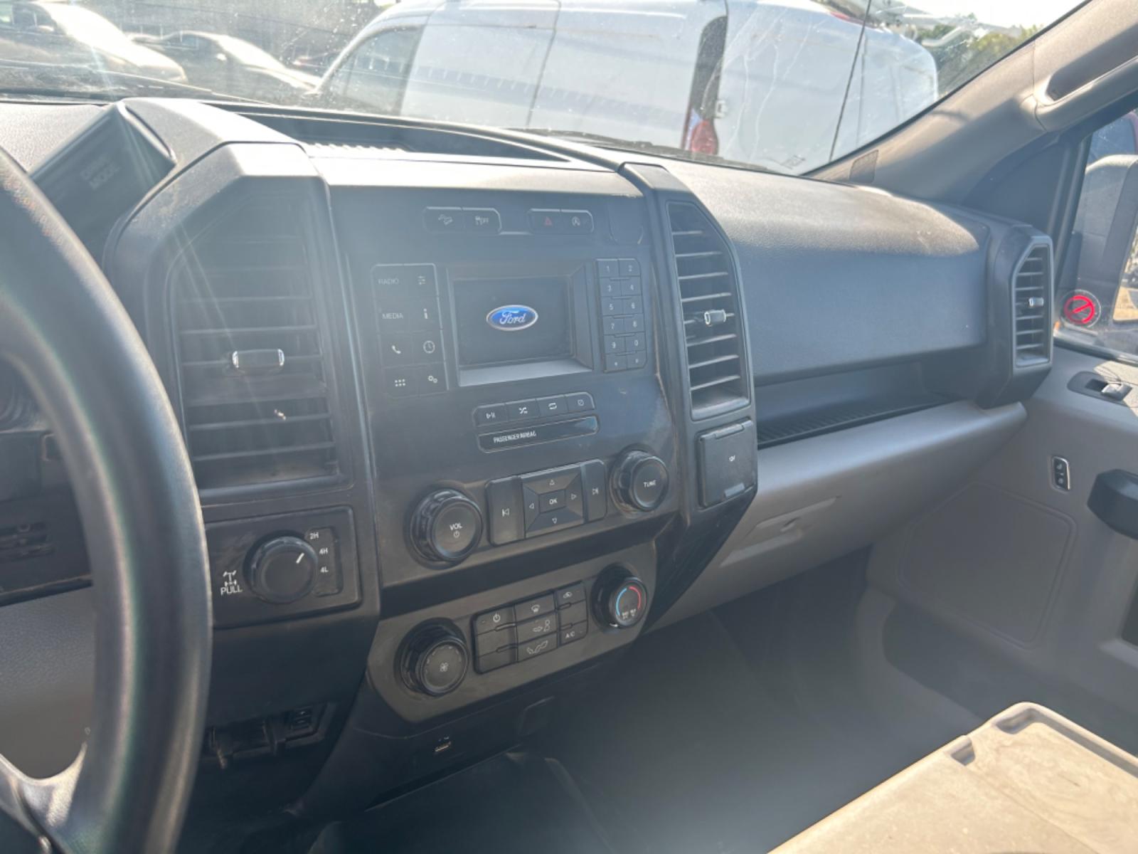 2019 White Ford F-150 Lariat SuperCab 6.5-ft. 4WD (1FTFX1E5XKK) with an 5.0L V8 OHV 16V engine, 6A transmission, located at 1687 Business 35 S, New Braunfels, TX, 78130, (830) 625-7159, 29.655487, -98.051491 - Photo #13